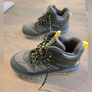 Boys Hiking Boots, Size 4